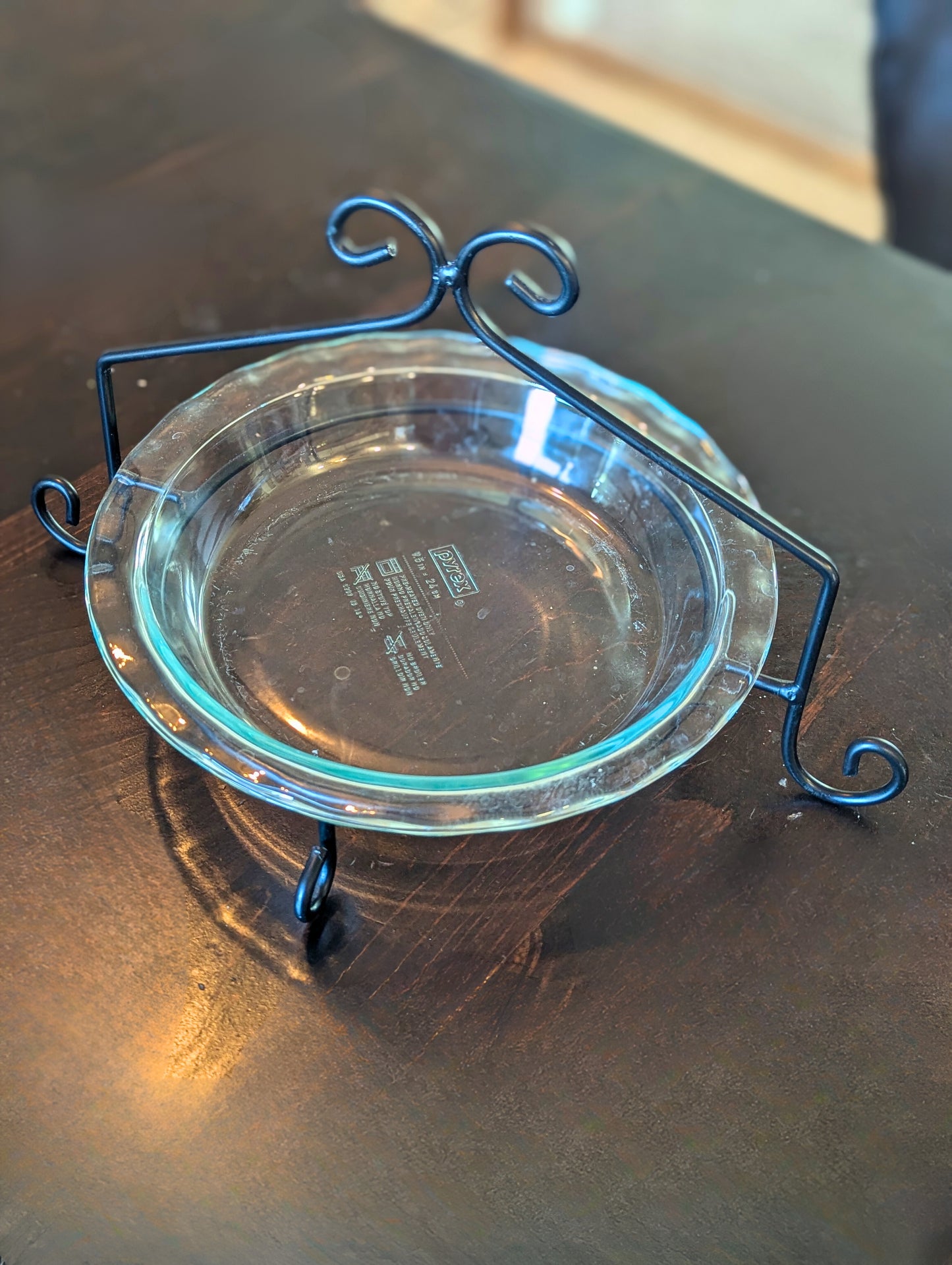 Black Wrought Iron Single Pie Plate holder stand - Holds standard 9" pie plate