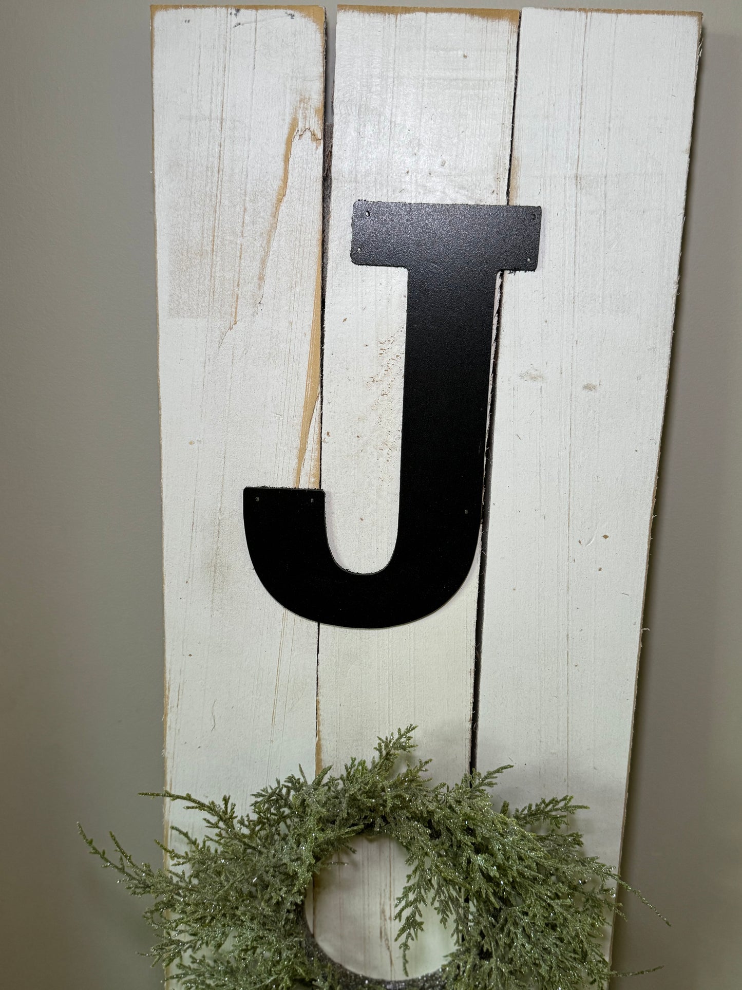 Christmas JOY Sign with Wreath–Barn Wood Holiday Art, Christian Art, Winter Decor, Christmas Decoration, Indoor-Outdoor Decor, Gifts for Her