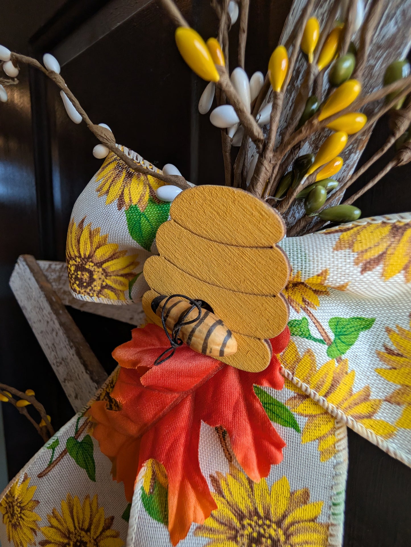 Amish Made Rustic Wooden Star Door Hanger, Sunflower Honeybee Decor, 24"