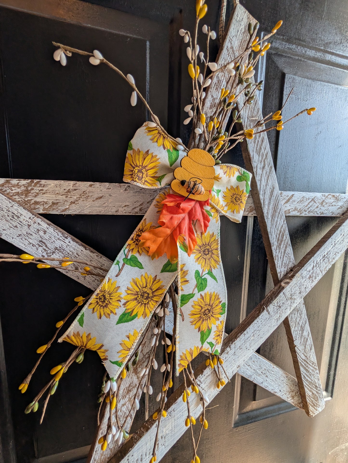 Amish Made Rustic Wooden Star Door Hanger, Sunflower Honeybee Decor, 24"