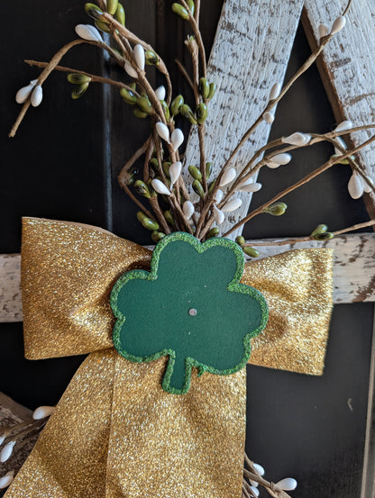 Rustic Wooden Star Door Hanger, St. Patrick’s Day Farmhouse Decor with Shamrock Accent
