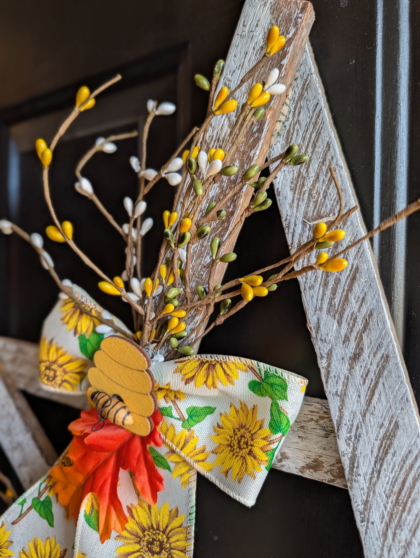 Amish Made Rustic Wooden Star Door Hanger, Sunflower Honeybee Decor, 24"