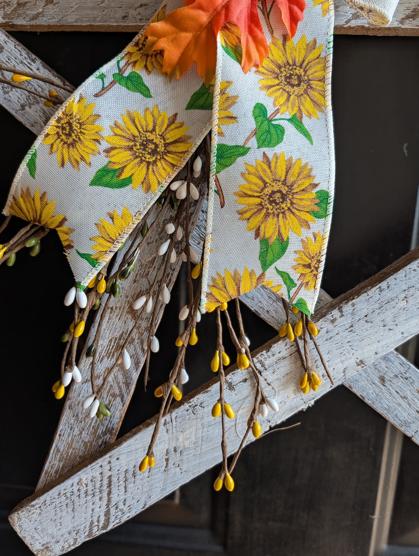 Amish Made Rustic Wooden Star Door Hanger, Sunflower Honeybee Decor, 24"