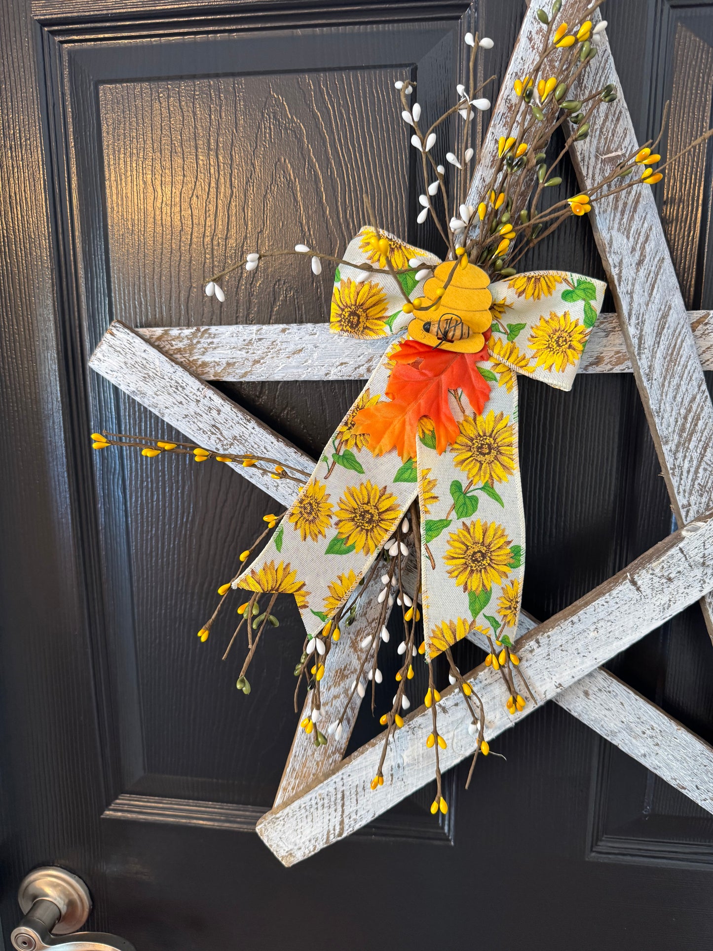 Amish Made Rustic Wooden Star Door Hanger, Sunflower Honeybee Decor, 24"