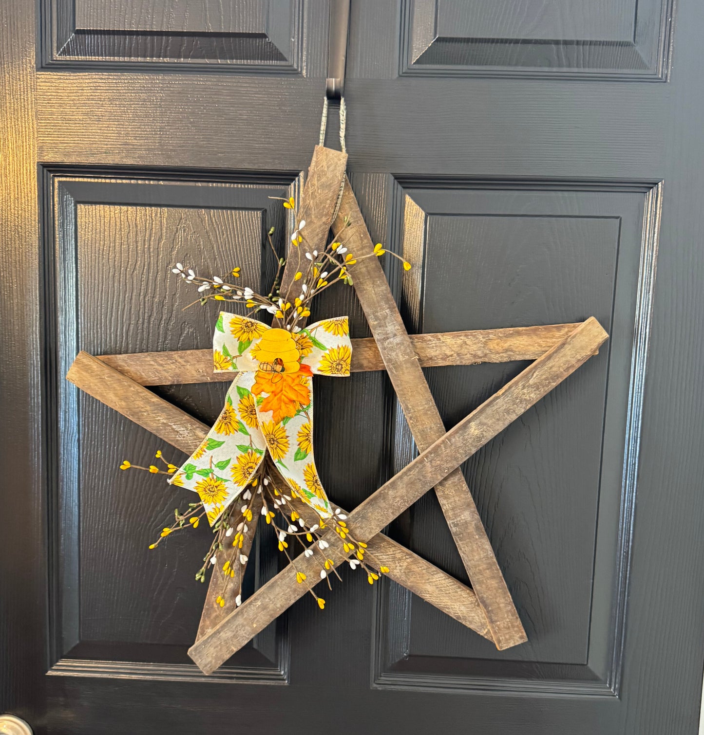 Amish Made Rustic Wooden Star Door Hanger, Sunflower Honeybee Decor, 24"
