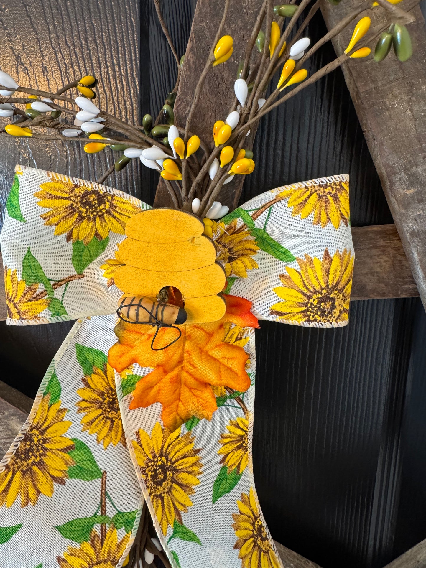 Amish Made Rustic Wooden Star Door Hanger, Sunflower Honeybee Decor, 24"