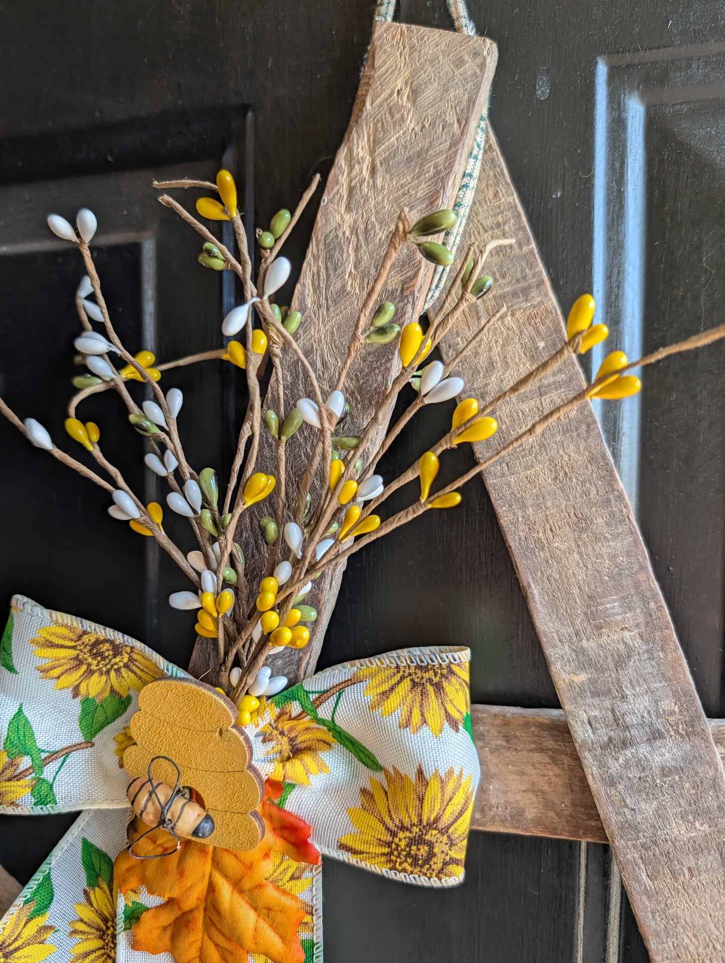 Amish Made Rustic Wooden Star Door Hanger, Sunflower Honeybee Decor, 24"