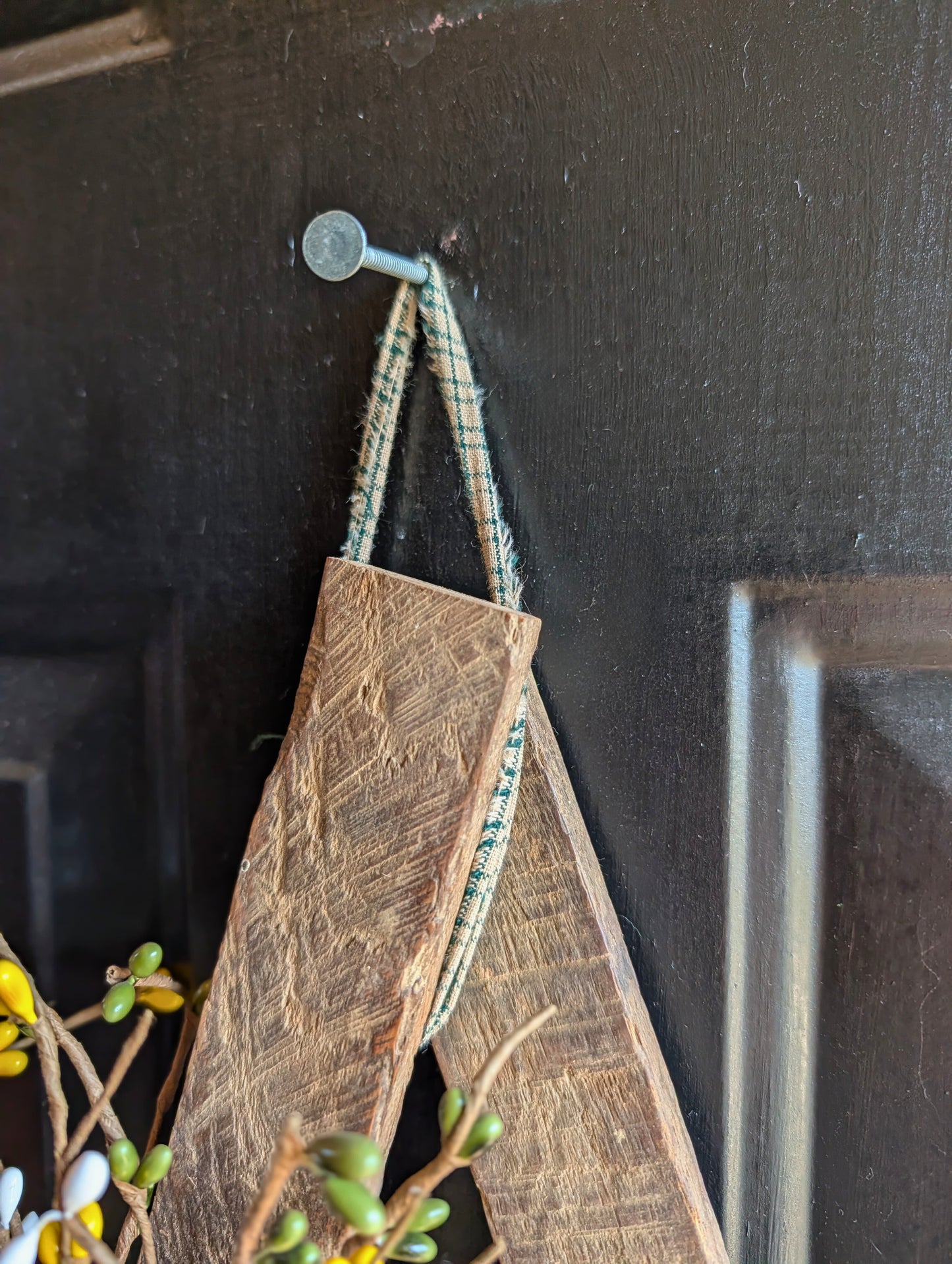 Amish Made Rustic Wooden Star Door Hanger, Sunflower Honeybee Decor, 24"