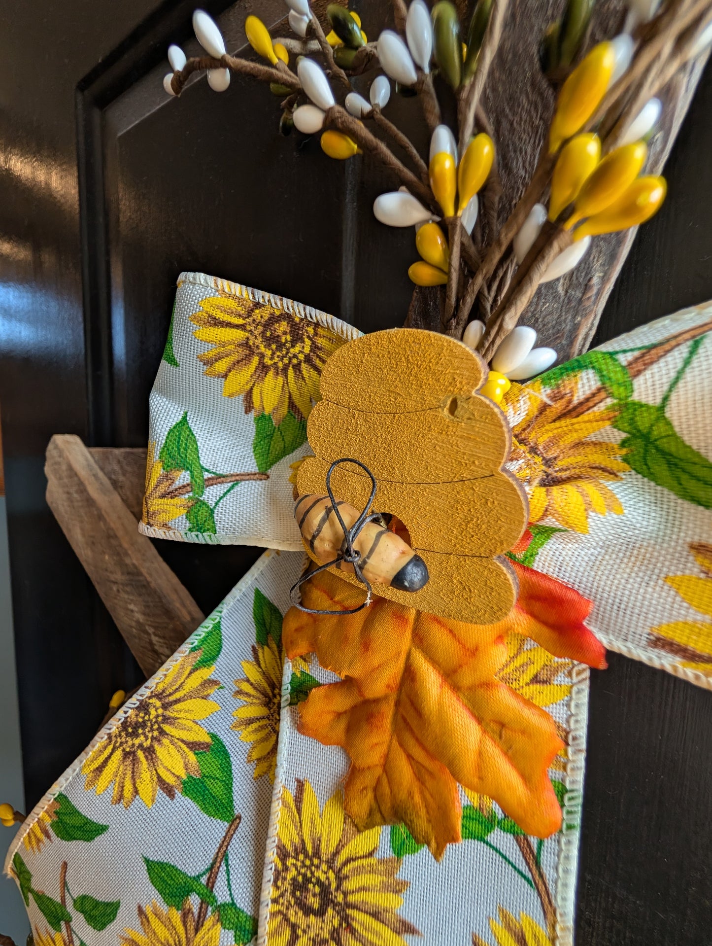 Amish Made Rustic Wooden Star Door Hanger, Sunflower Honeybee Decor, 24"