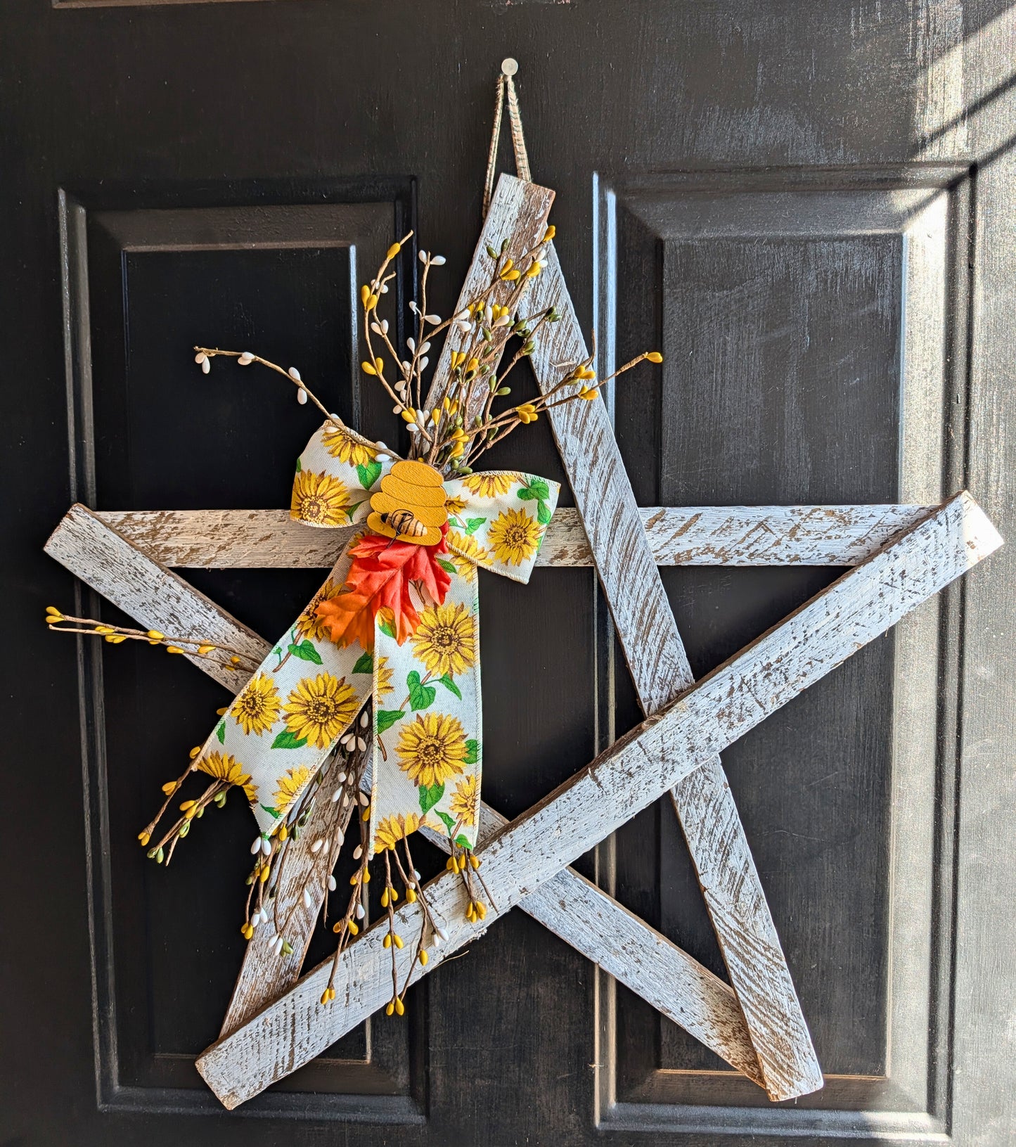 Amish Made Rustic Wooden Star Door Hanger, Sunflower Honeybee Decor, 24"