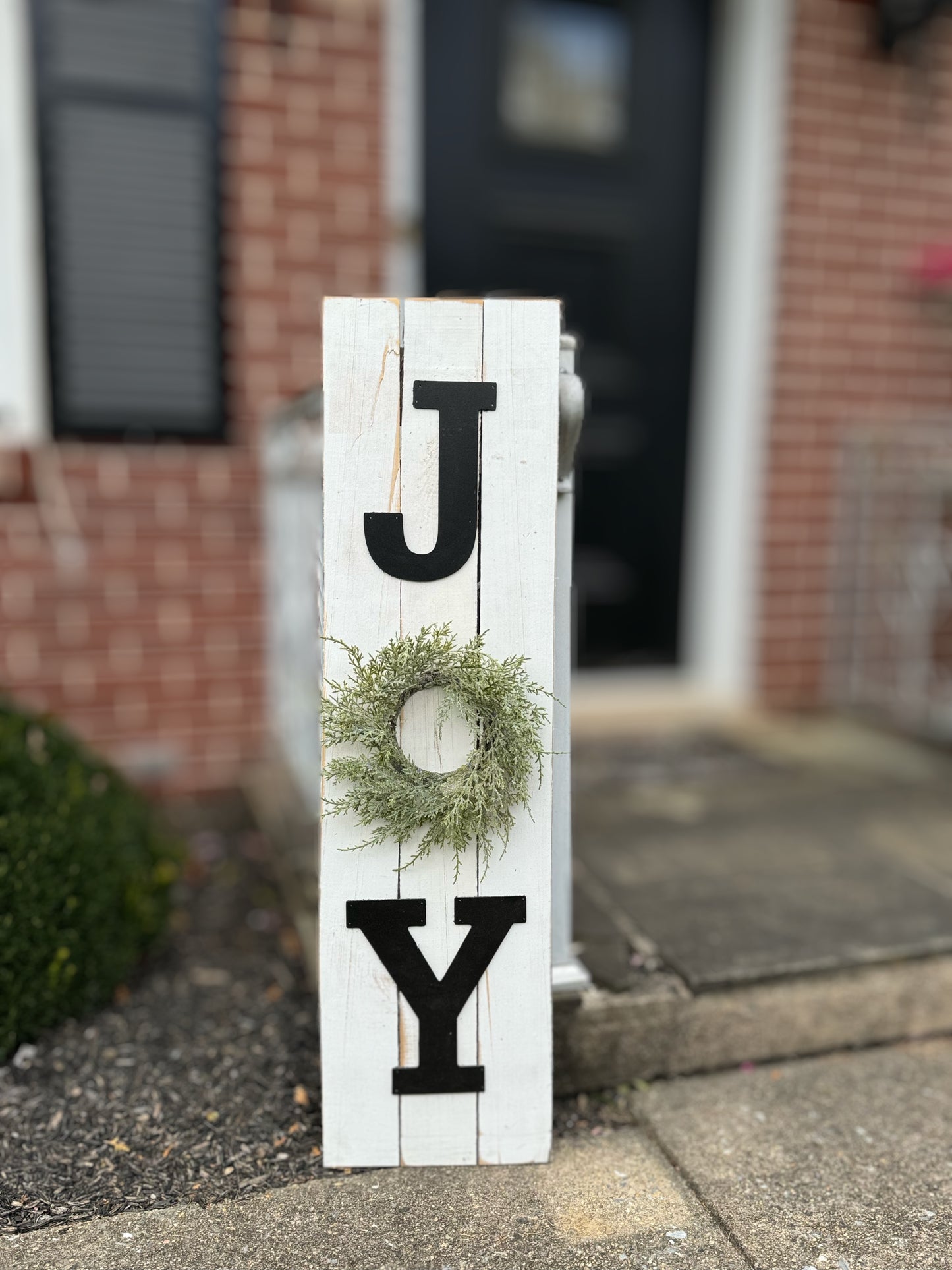 Christmas JOY Sign with Wreath–Barn Wood Holiday Art, Christian Art, Winter Decor, Christmas Decoration, Indoor-Outdoor Decor, Gifts for Her