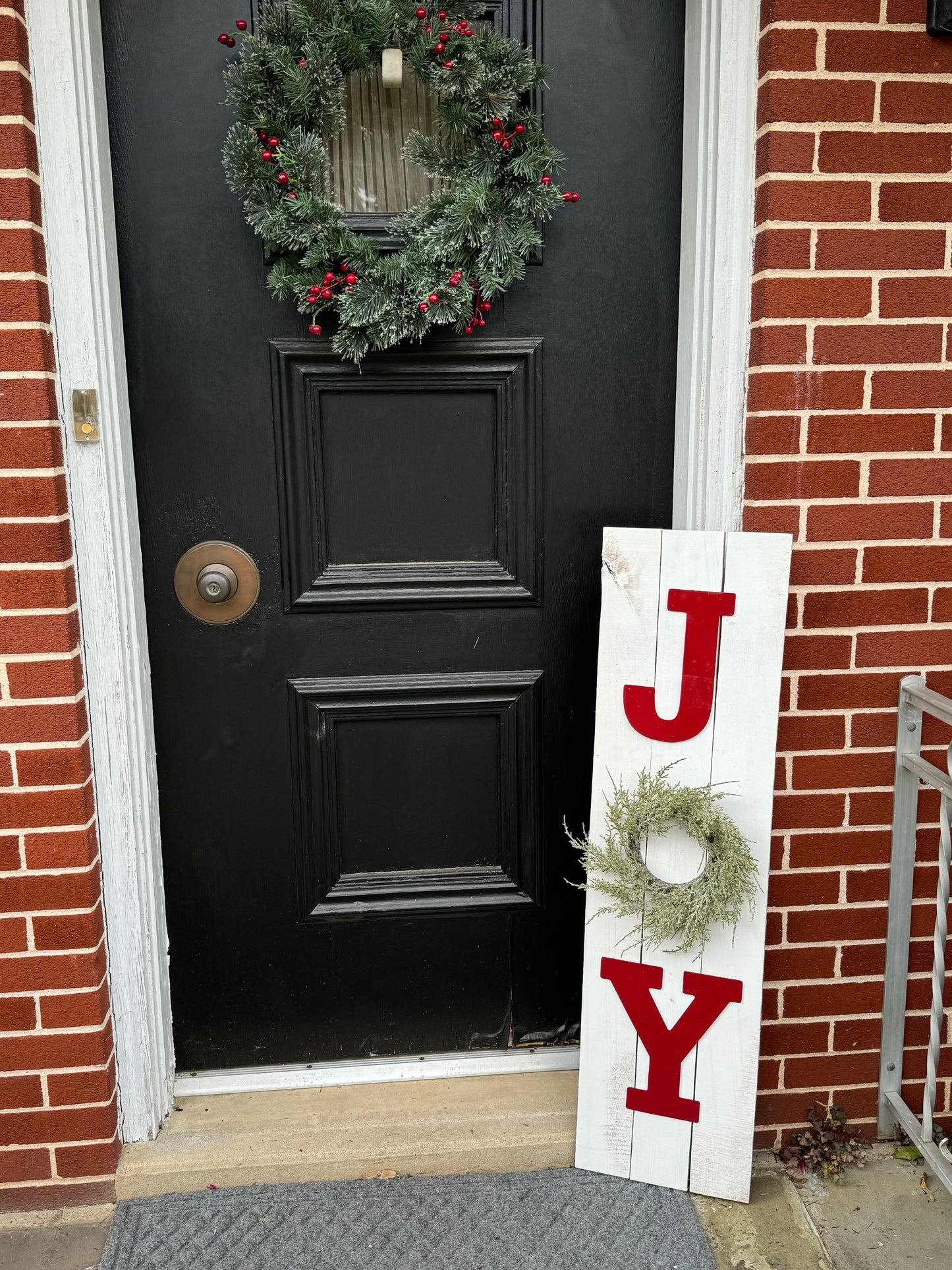 Christmas JOY Sign with Wreath–Barn Wood Holiday Art, Christian Art, Winter Decor, Christmas Decoration, Indoor-Outdoor Decor, Gifts for Her